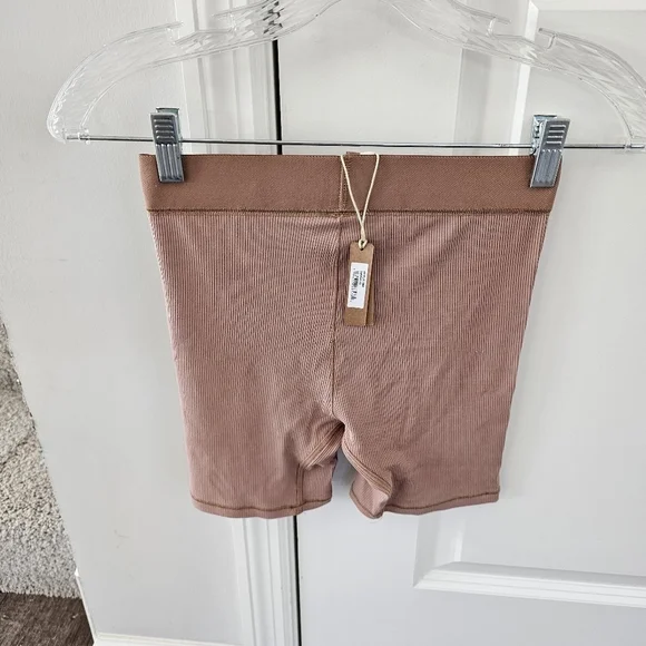 SKIMS Team USA Ribbed Boxer Shorts - Picture 3 of 7